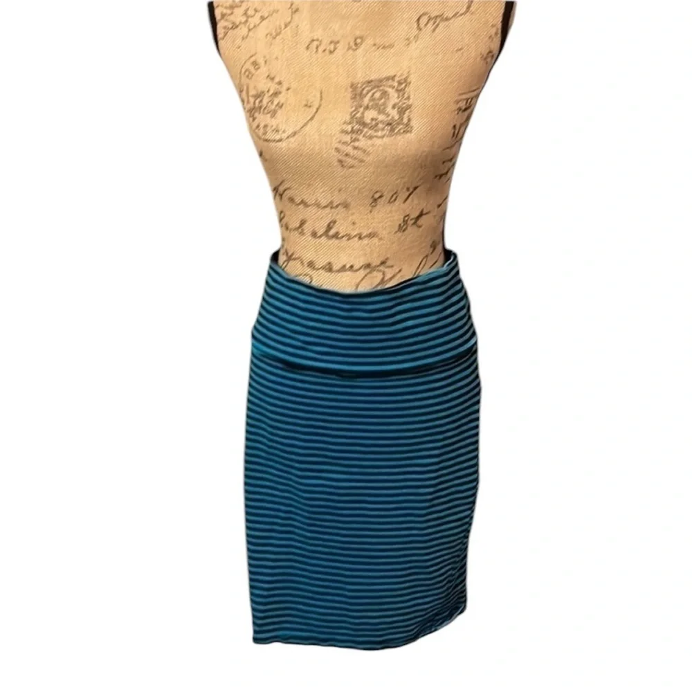 Torrid blue and black striped stretch skirt - EUC.